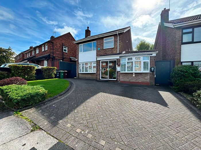 4 Bedroom Detached House For Sale In Churchill Road, Bentley, WS2
