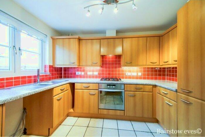3 Bedroom Property To Rent In Shearwater Close, Barking, IG11