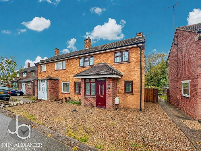 3 Bedroom Semi-Detached House For Sale In Hazelton Road, Colchester, CO4