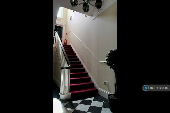 2 Bedroom Flat To Rent In Saint Andrews House, Reading, RG30