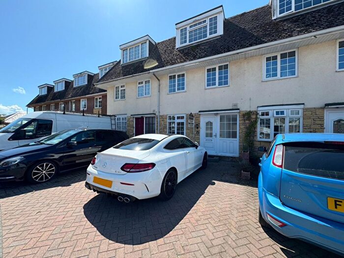 4 Bedroom Property To Rent In Station Road, Hayling Island, PO11