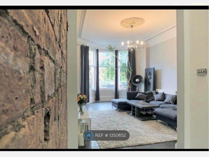 3 Bedroom Flat To Rent In Pollocksheilds, Glasgow, G41