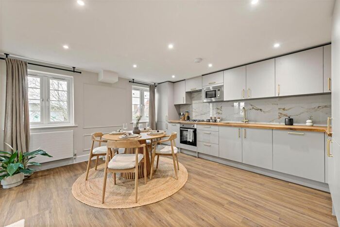 1 Bedroom Flat For Sale In Higham Road, Rushden, NN10