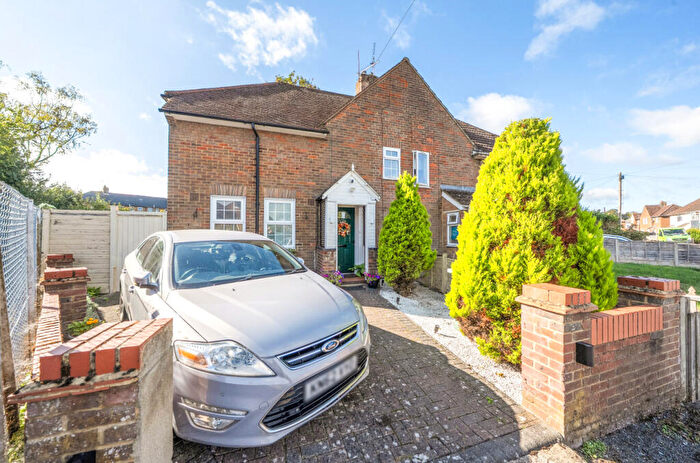 3 Bedroom Semi-Detached House For Sale In Benning Avenue, Dunstable, Bedfordshire, LU6
