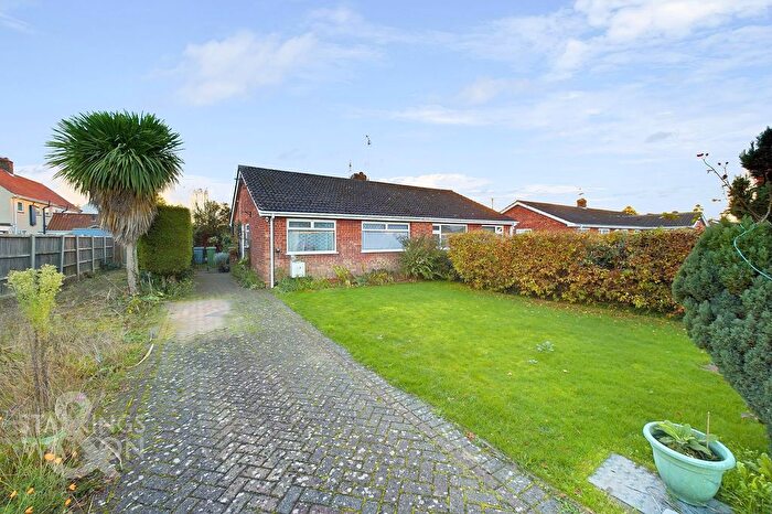 2 Bedroom Semi-Detached Bungalow For Sale In Clarkson Road, Lingwood, Norwich, NR13