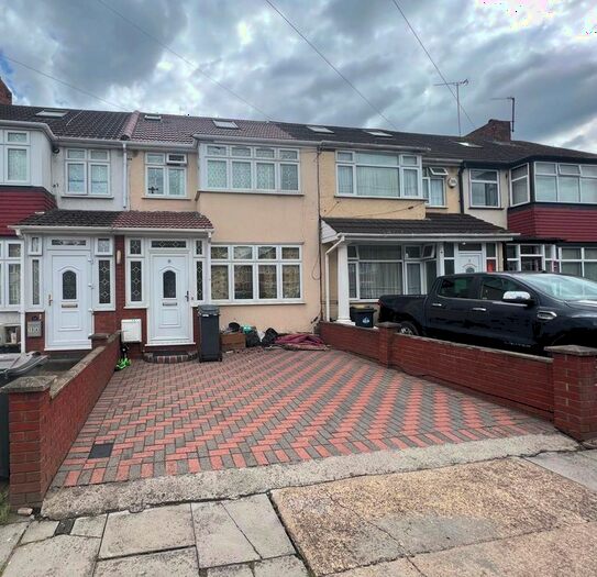 4 Bedroom Terraced House To Rent In Wentworth Road, Southall, UB2