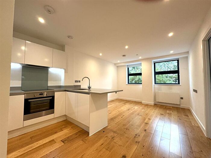 1 Bedroom Flat To Rent In Rockingham Road, Uxbridge, UB8