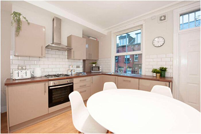 6 Bedroom House To Rent In Burchett Place, Leeds, LS6