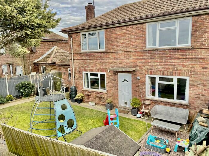 3 Bedroom Semi-Detached House For Sale In Hurn Bank, Holbeach Hurn, PE12