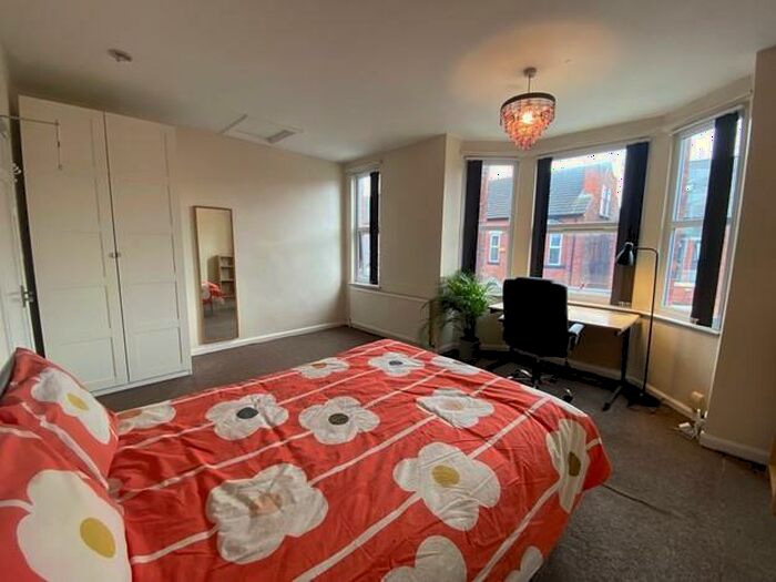 6 Bedroom Semi-Detached House To Rent In **£pppw Excl Bills** Kimbolton Avenue, Lenton, NG7