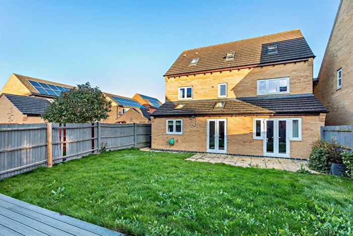 5 Bedroom Detached House For Sale In Littlecote Grove, Peterborough, PE4