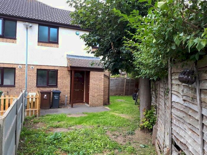 1 Bedroom End Of Terrace House To Rent In Holden Close, Dagenham, RM8