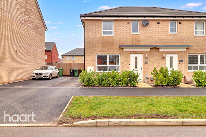 3 Bedroom Semi Detached House For Sale In Metcalf Road, Norwich, NR13