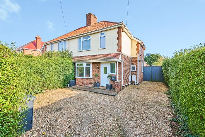 3 Bedroom Semi-Detached House For Sale In Broadway, Yaxley, Peterborough, PE7