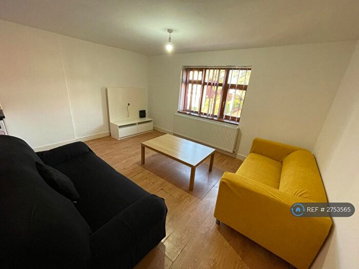 5 Bedroom Flat To Rent In Egerton Road, Manchester, M14