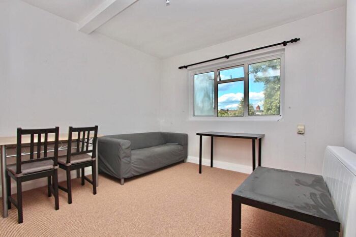 1 Bedroom Flat To Rent In Hampden Road, N8