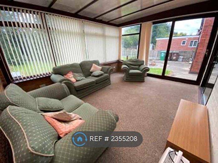 3 Bedroom Semi-Detached House To Rent In Beeston Road, Nottingham, NG7