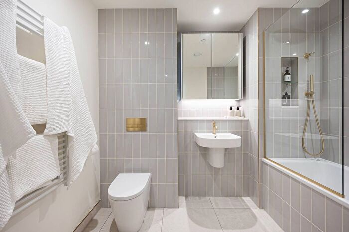 2 Bedroom Flat To Rent In Selbourne Road, Walthamstow, E17