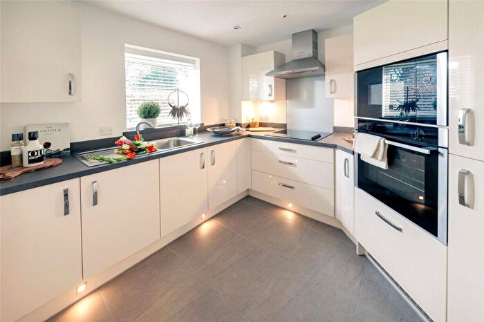 2 Bedroom Bungalow For Sale In Apartment Albert Court, Henley-On-Thames, RG9