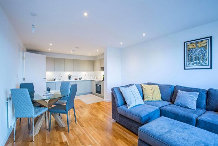 2 Bedroom Flat For Sale In Franklin Court, Brook Road, Borehamwood, WD6