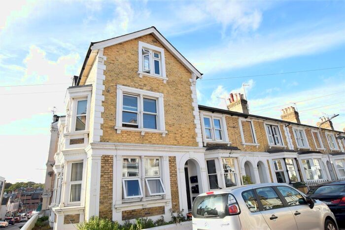 Studio To Rent In Mountfield Road, Tunbridge Wells, Kent, TN1