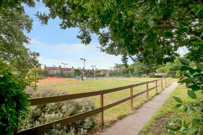 3 Bedroom Apartment To Rent In Holland Road, Kensal Rise, London, NW10