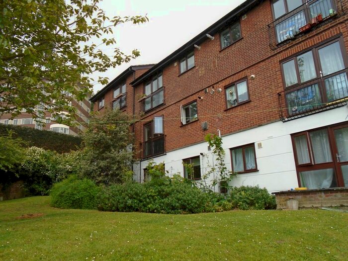 2 Bedroom Flat To Rent In Tudor Close, Highgate, N6