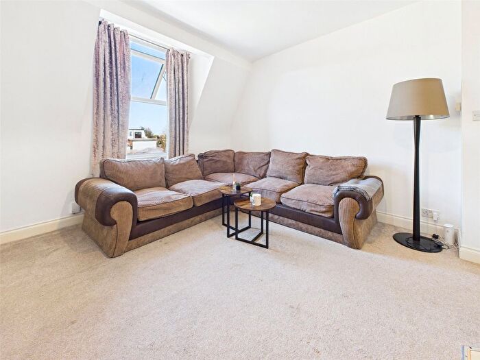 1 Bedroom Flat To Rent In Heath Road, Twickenham, TW1