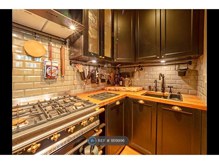 2 Bedroom Flat To Rent In Elsham Road, London, W14
