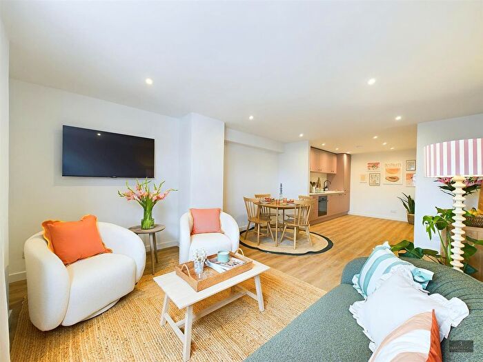 2 Bedroom Flat To Rent In South Street, Exeter, EX1