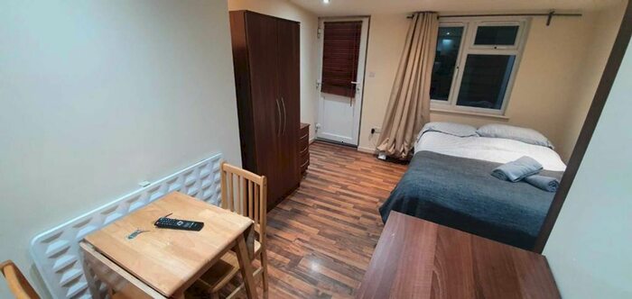 Studio To Rent In Chatsworth Road, Mapesbury, London, NW2