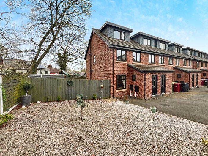 3 Bedroom Town House For Sale In Yew Tree Close, Astley Bridge, BL1