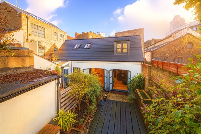 3 Bedroom Detached House For Sale In Tanners Hill, London, SE8