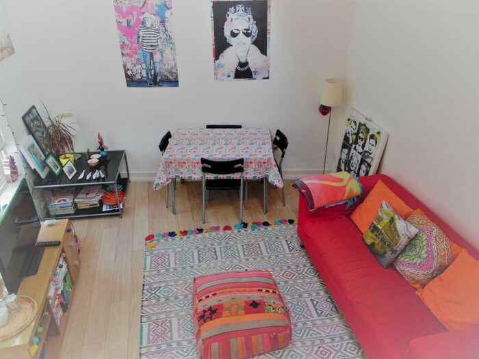 2 Bedroom Flat To Rent In Plough Road, London, SW11