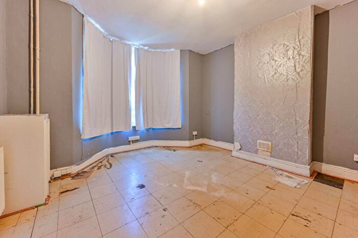 1 Bedroom Flat For Sale In Camden Street, Camden, London, NW1