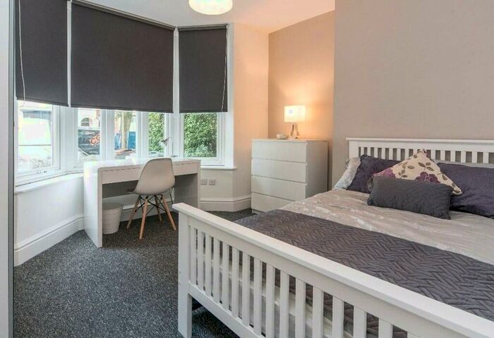 6 Bedroom Semi-Detached House To Rent In Rolleston Drive, Lenton, NG7