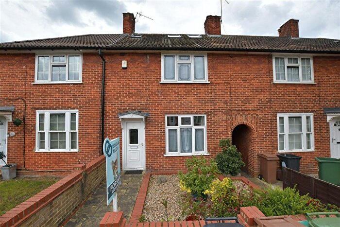 3 Bedroom Terraced House For Sale In Bluehouse Road, Chingford, E4