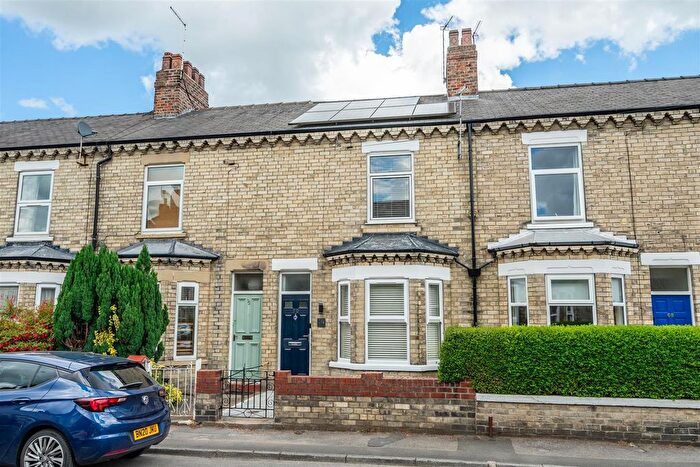 3 Bedroom Terraced House To Rent In Park Grove, York, YO31