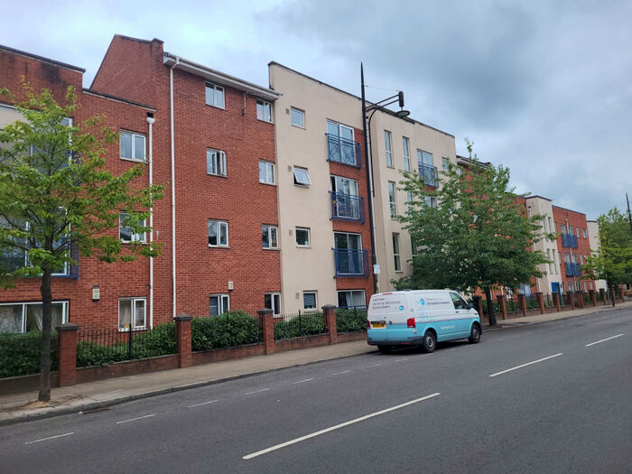 3 Bedroom Apartment To Rent In Stretford Road, Hulme, Manchester., M15