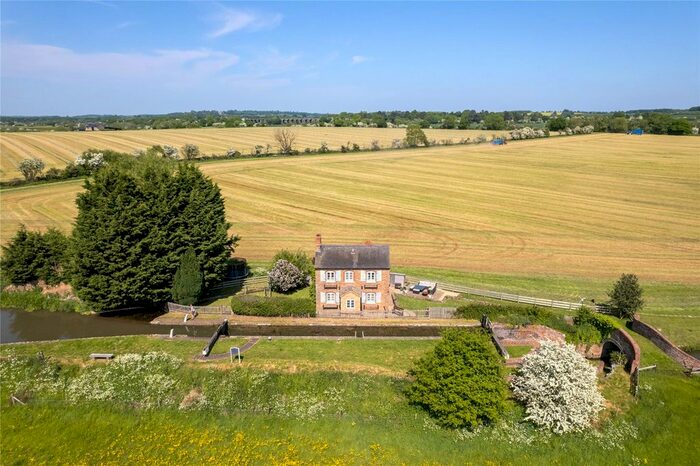 2 Bedroom Detached House For Sale In Somerton, Bicester, OX25