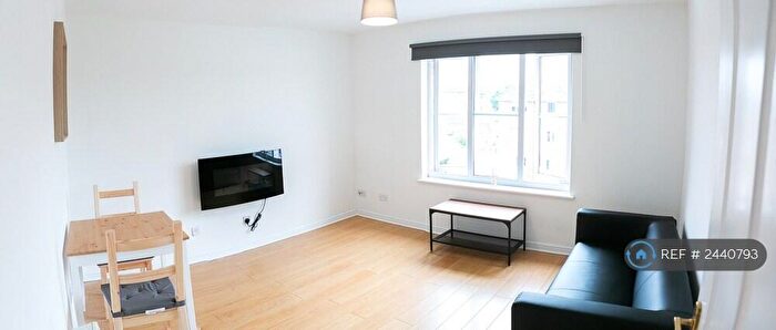 1 Bedroom Flat To Rent In Tullis Gardens, Glasgow, G40