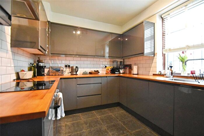 3 Bedroom Semi-Detached House For Sale In Lindsey Road, Dagenham, RM8