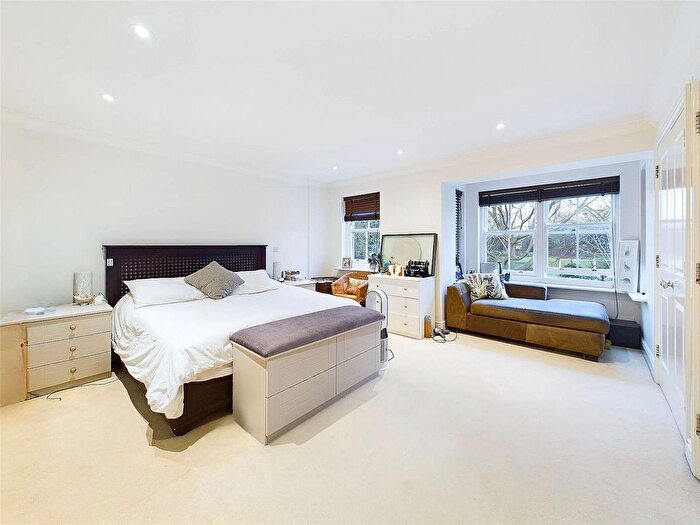 4 Bedroom Semi-Detached House To Rent In Lexington Place, Kingston Upon Thames, KT1