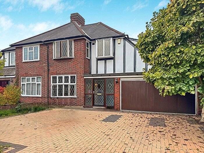 3 Bedroom Semi-detached House For Sale In Redway Drive, Twickenham, TW2