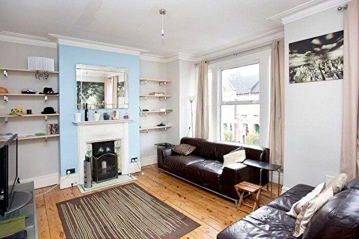 3 Bedroom Flat To Rent In Kingscourt Road, Streatham Hill, Lambeth, London, SW16