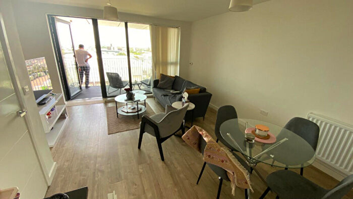 2 Bedroom Flat To Rent In Baronet House, Lakeside Drive, London, NW10