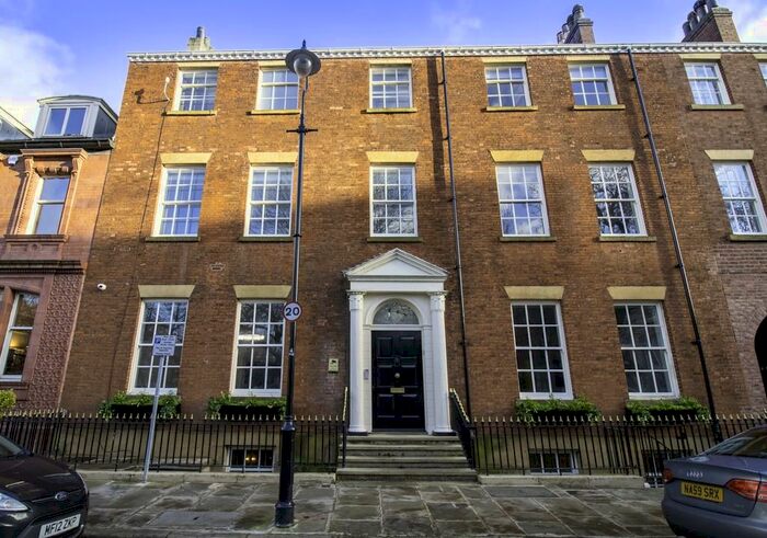 3 Bedroom Apartment To Rent In Park Square East, Leeds, LS1