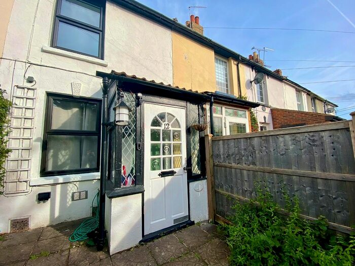 2 Bedroom Cottage To Rent In Bush Road, Cuxton, Rochester, ME2