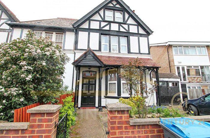 6 Bedroom Flat To Rent In Cranes Park Avenue, Surbiton, KT5