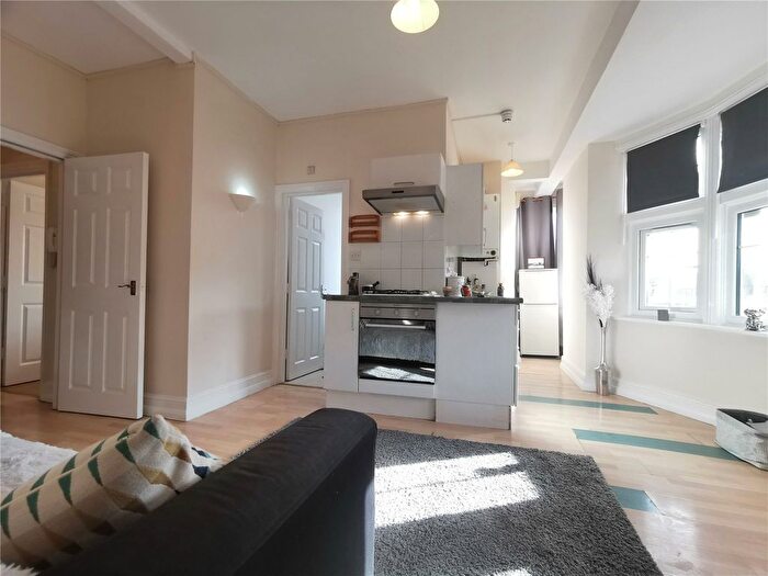 1 Bedroom Flat To Rent In Edward Close, Cricklewood, London, NW2